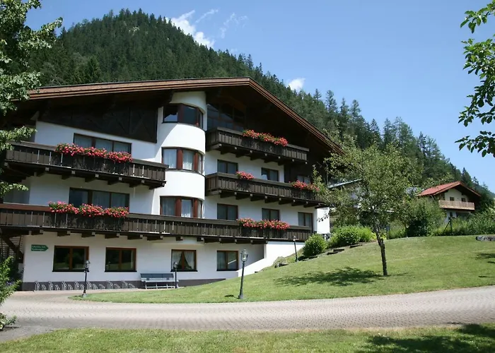 Апартаменты Haus Montana *